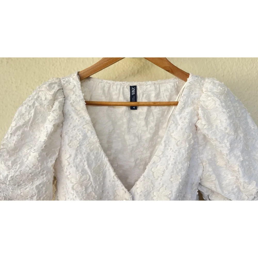 Zara Women’s White Textured Puff Sleeve Peplum Blouse Size S Cottage Romantic